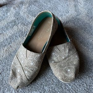 🌺CUTE🌺 Tan Toms size 6.5 GREAT CONDITION
